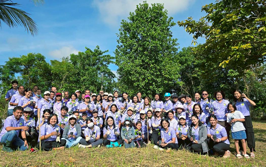 ร่วมปลูกต้นไม้ในวันรักต้นไม้ประจำปีของชาติ