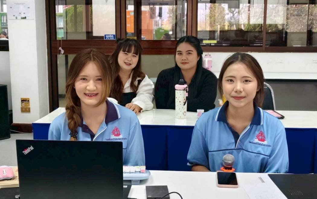 รับฟังนักเรียนนักศึกษานำเสนอผลการฝึกประสบการณ์ทักษะวิชาชีพ